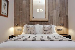The Black Lion Pub & Boutique Guesthouse