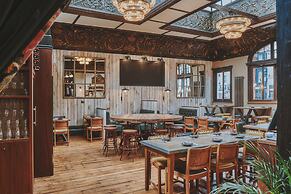 The Black Lion Pub & Boutique Guesthouse