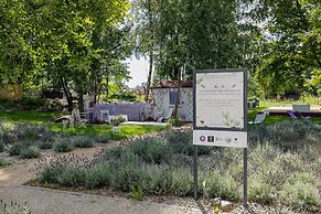 Studio Ziolowa Ochojec by Renters