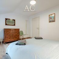 Square Apartment in Ponte di Legno