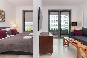 Plac Unii Apartment Gdynia by Renters