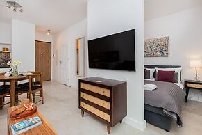 Plac Unii Apartment Gdynia by Renters