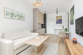 Shellter Apartment Rogowo by Renters