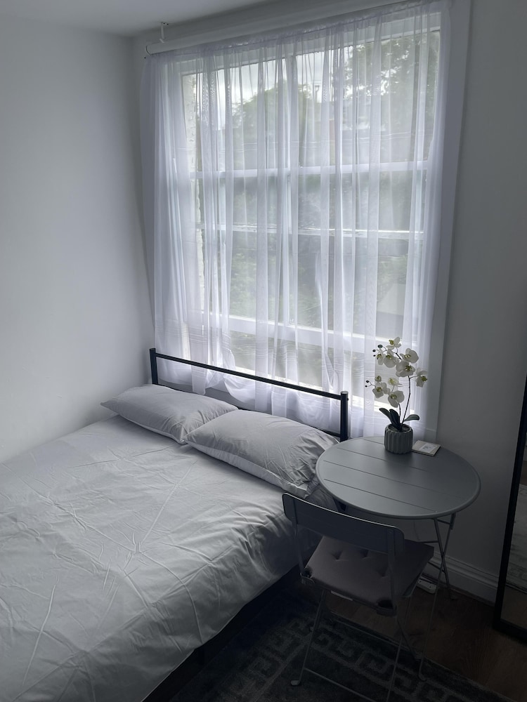 Charming Studio in London - 1 Person Only