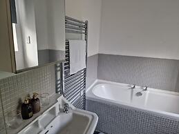 Lovely 4-bed House in Nottingham- Mapperly Park