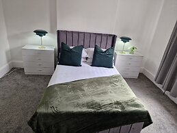 Lovely 4-bed House in Nottingham- Mapperly Park