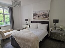 Lovely 4-bed House in Nottingham- Mapperly Park