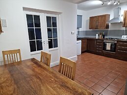 Lovely 4-bed House in Nottingham- Mapperly Park