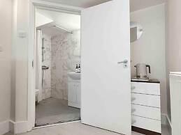 Remarkable 1-bed House in London