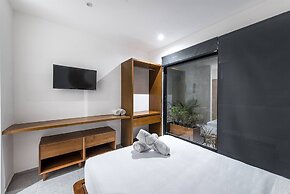 Unbeatable Located 2 Br Apt With Amazing Natural Lig