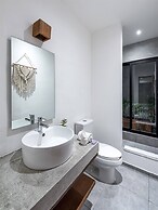 Unbeatable Located 2 Br Apt With Amazing Natural Lig