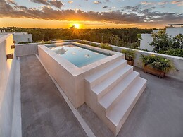 Unbeatable Located 2 Br Apt With Amazing Natural Lig