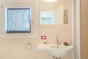 Elegant Residence 4 Bedroom Apartment Sleeps 8 Extra bed N0732