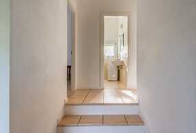 Elegant Residence 4 Bedroom Apartment Sleeps 8 Extra bed N0732