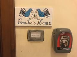 Room in Guest Room - Emilio's Home Triple Room in our Cozy and Comfort