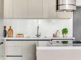 Sanders Premier - Cozy 2 bdr apt With Balcony