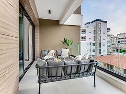 Sanders Premier - Cozy 2 bdr apt With Balcony