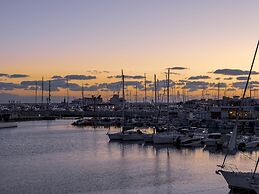 Sanders Premier - Cozy 2 bdr apt With Balcony