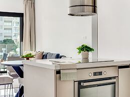 Sanders Premier - Cozy 2 bdr apt With Balcony