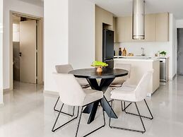 Sanders Premier - Cozy 2 bdr apt With Balcony