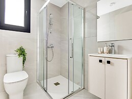 Sanders Premier - Cozy 2 bdr apt With Balcony