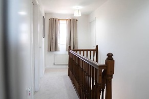 Stunning 6-bed House in Milton Keynes