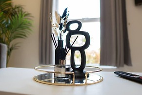 Stunning 6-bed House in Milton Keynes