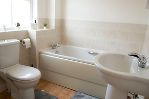 Stunning 6-bed House in Milton Keynes