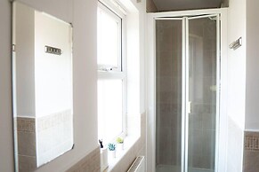 Stunning 6-bed House in Milton Keynes