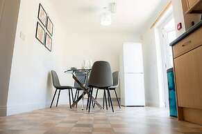 Stunning 6-bed House in Milton Keynes