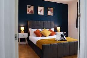 Stunning 6-bed House in Milton Keynes