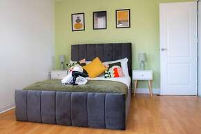 Stunning 6-bed House in Milton Keynes