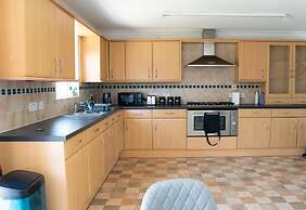 Stunning 6-bed House in Milton Keynes