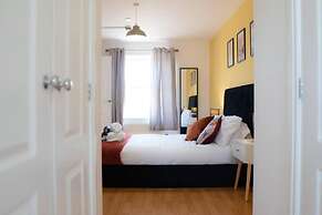 Stunning 6-bed House in Milton Keynes