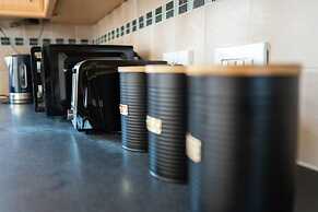 Stunning 6-bed House in Milton Keynes