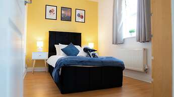 Stunning 6-bed House in Milton Keynes