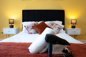 Stunning 6-bed House in Milton Keynes