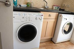 Stunning 6-bed House in Milton Keynes