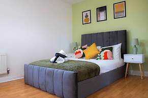 Stunning 6-bed House in Milton Keynes