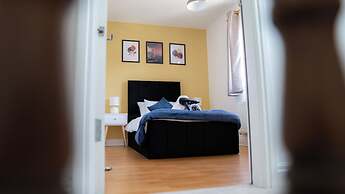 Stunning 6-bed House in Milton Keynes