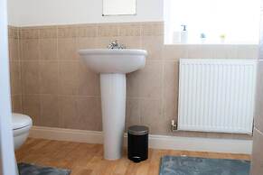 Stunning 6-bed House in Milton Keynes