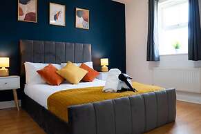 Stunning 6-bed House in Milton Keynes