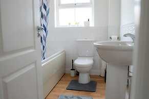 Stunning 6-bed House in Milton Keynes