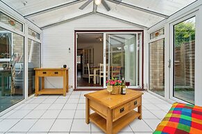 Spacious Home - Sleeps 10 - Free Parking - Pets