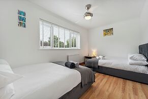 Spacious Home - Sleeps 10 - Free Parking - Pets