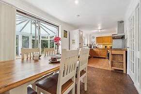 Spacious Home - Sleeps 10 - Free Parking - Pets