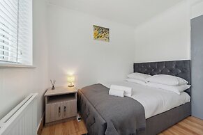 Spacious Home - Sleeps 10 - Free Parking - Pets