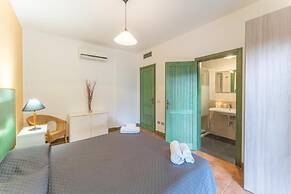 Quaint Residence I Mirti Bianchi 2 Bedroom Apartment Sleeps 6 No0497
