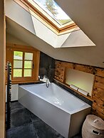 Chalet Grittelihus, Large Bathroom, Lots of Living Space, Nähe Interla