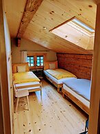 Chalet Grittelihus, Large Bathroom, Lots of Living Space, Nähe Interla